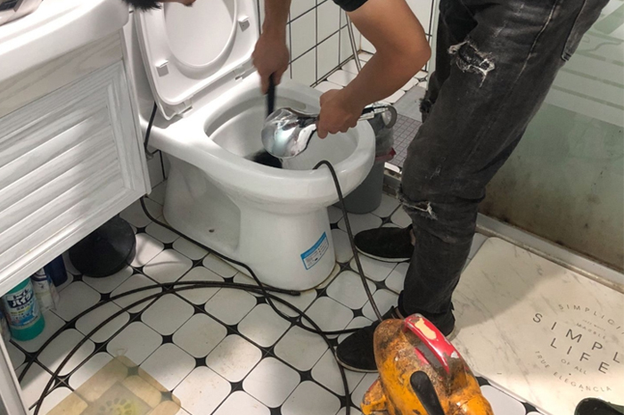 杨林尾镇马桶堵塞自己疏通还是找师傅？专业上门服务让你省时更省心